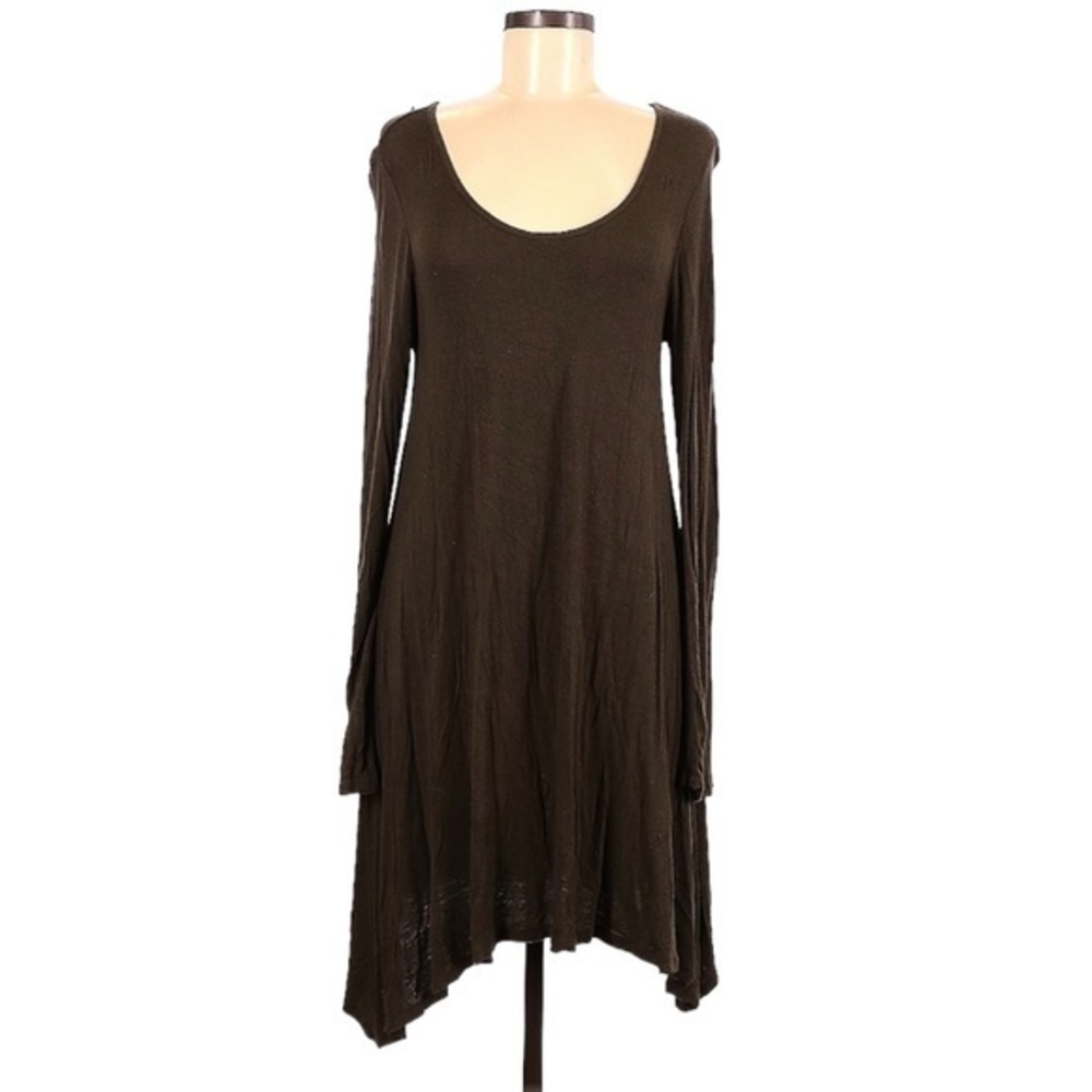 Tobi M green scoop neck long sleeve shark bite hem stretchy knit midi dress